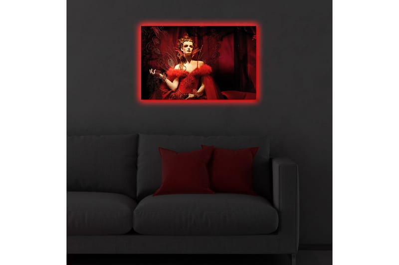Canvastavla med LED-belysning 45x70 cm - Dramatiskt porträtt av en kvinna i röd klänning med fjädrar och glittrande detaljer - Röd / Svart - Inredning & dekor - Tavlor & konst - Canvastavla