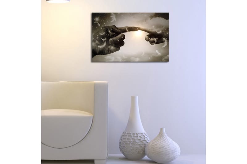 Canvastavla med LED-belysning 45x70 cm - Fingrar som nästan möts i en himmelsk miljö - Grå / Vit / Beige - Inredning & dekor - Tavlor & konst - Canvastavla