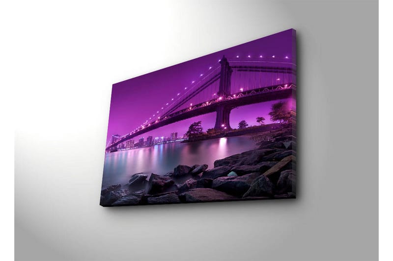 Canvastavla med LED-belysning 45x70 cm - Ljuslila bro som sträcker sig över en stilla vattenyta - Ljuslila / Mörkgrå / Svart - Inredning & dekor - Tavlor & konst - Canvastavla