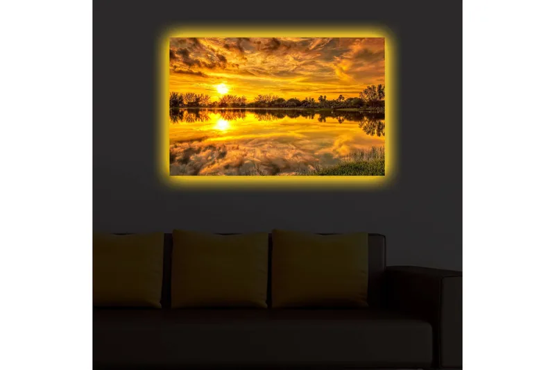 Canvastavla med LED-belysning 45x70 cm - Solnedgång över en spegelblanka sjö med omgivande träd och grönska - Guld / Orange / Grön - Inredning & dekor - Tavlor & konst - Canvastavla