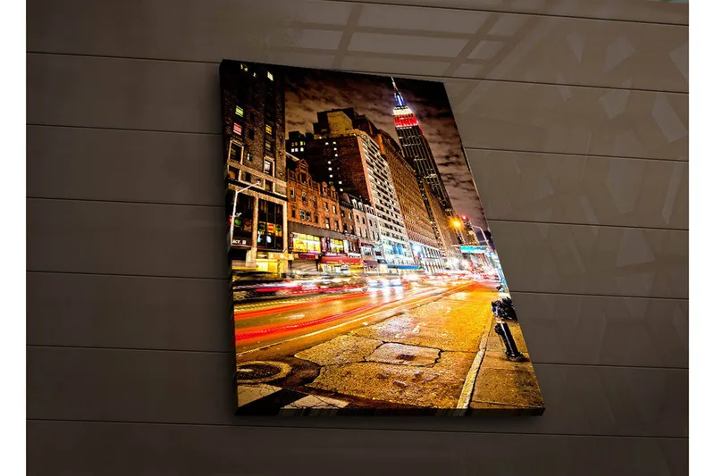 Canvastavla med LED-belysning 70x45 cm - Livlig stadsbild med rörelse och ljusspel från trafik och byggnader - Mörkblå / Orange / Röd - Inredning & dekor - Tavlor & konst - Canvastavla
