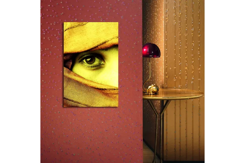 Canvastavla med LED-belysning 70x45 cm - Öga insvept i en gul sjal - Gul / Orange - Inredning & dekor - Tavlor & konst - Canvastavla