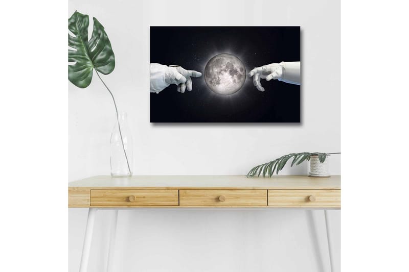 Canvastavla med LED-belysning - Astronauthänder som sträcker sig mot månen - Vit / Svart / Grå - Inredning & dekor - Tavlor & konst - Canvastavla