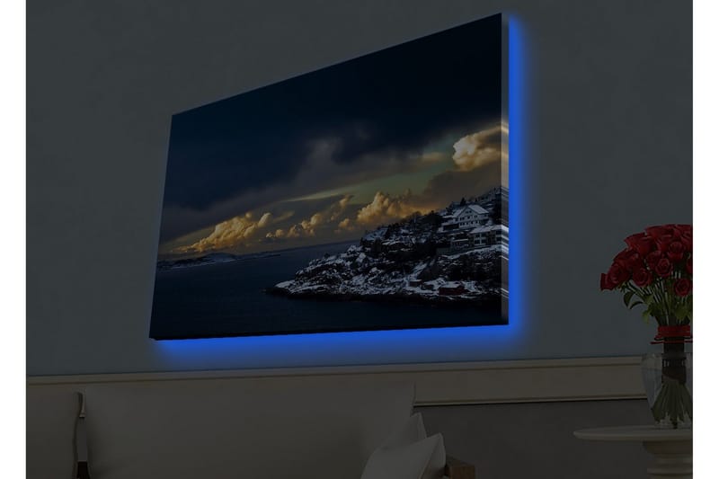 Canvastavla med LED-belysning - Dramatiskt kustlandskap med snöklädda klippor och mörka moln - Mörkblå / Vit / Grå - Inredning & dekor - Tavlor & konst - Canvastavla