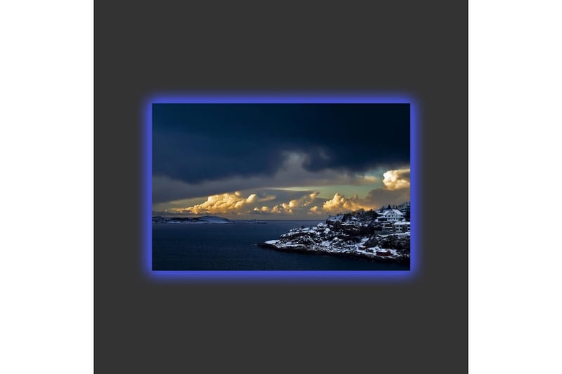 Canvastavla med LED-belysning - Dramatiskt kustlandskap med snöklädda klippor och mörka moln - Mörkblå / Vit / Grå - Inredning & dekor - Tavlor & konst - Canvastavla