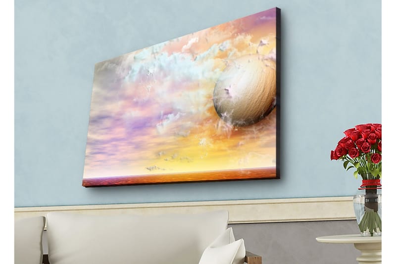 Canvastavla med LED-belysning - Drömlik landskap med en stor planet och färgglada moln, Lila / Orange / Beige