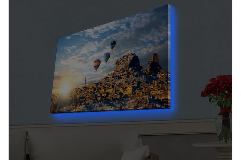 Canvastavla med LED-belysning - Färgglada luftballonger sväva över en bergig landskapsscen med solnedgång, Guld / Blå / Orange