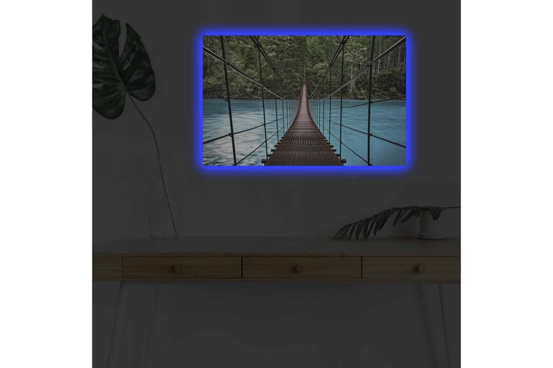 Canvastavla med LED-belysning - Hängbro över en klarblå flod omgiven av grönskande natur - Grön / Blå / Brun - Inredning & dekor - Tavlor & konst - Canvastavla