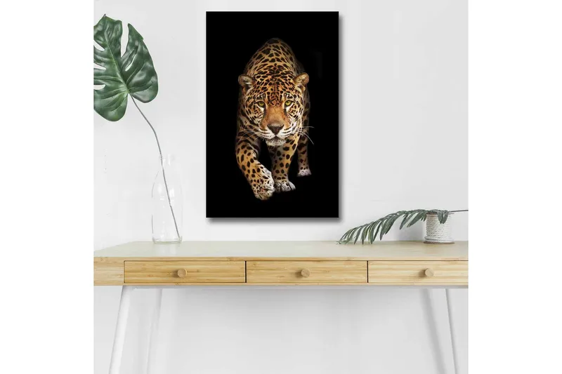 Canvastavla med LED-belysning - Jagande jaguar i fokus, Guld / Svart / Vit