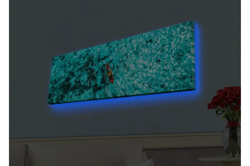 Canvastavla med LED-belysning - Kajak som paddlar över turkost vatten, Turkos / Mörkblå / Röd