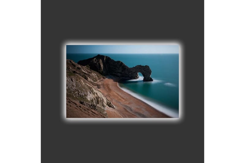Canvastavla med LED-belysning - Klippformation med naturlig båge vid kusten - Mörkgrön / Blå / Beige - Inredning & dekor - Tavlor & konst - Canvastavla