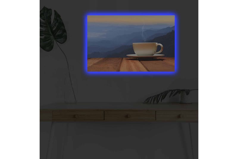 Canvastavla med LED-belysning - Kopp med rykande dryck på en träyta mot en bergig bakgrund - Blå / Beige / Brun - Inredning & dekor - Tavlor & konst - Canvastavla