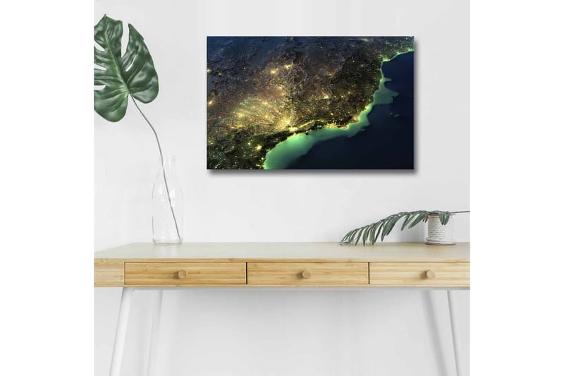 Canvastavla med LED-belysning - Nattlig vy av en stad med ljus och hav, Mörkblå / Grön / Gul