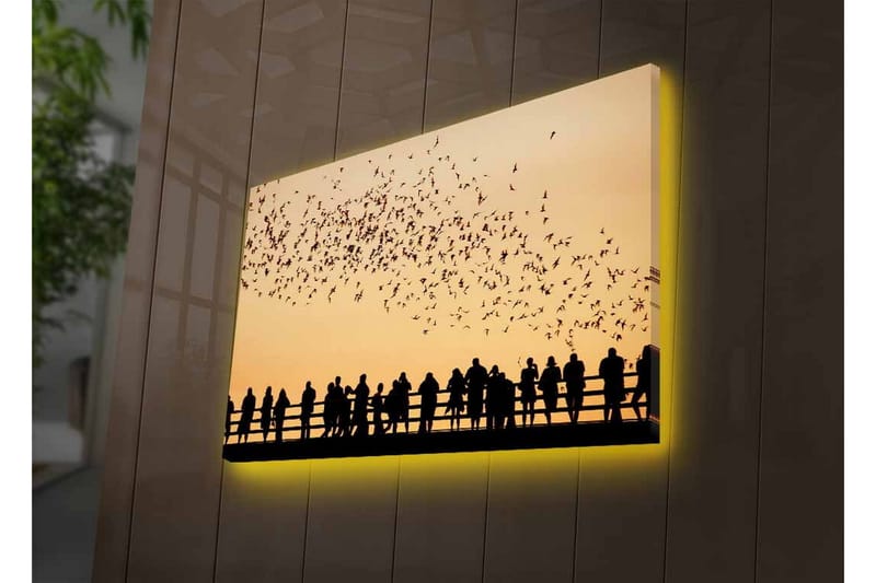 Canvastavla med LED-belysning - Silhuetter av människor mot en gyllene himmel med svävande fåglar - Guld / Svart - Inredning & dekor - Tavlor & konst - Canvastavla