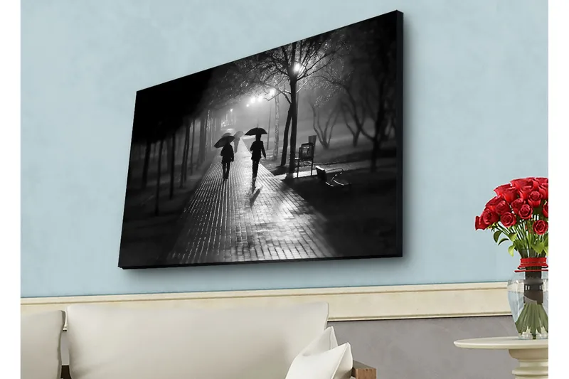 Canvastavla med LED-belysning - Silhuetter av två personer med paraplyer på en regnig gata - Svart / Grå - Inredning & dekor - Tavlor & konst - Canvastavla
