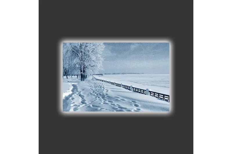Canvastavla med LED-belysning - Snötäckt landskap med spår i snön och träd längs en väg - Vit / Ljusblå / Grå - Inredning & dekor - Tavlor & konst - Canvastavla