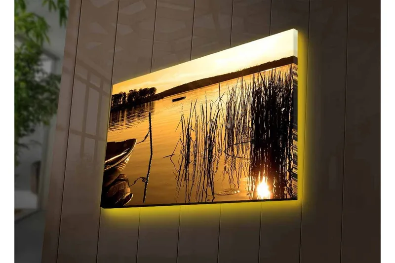 Canvastavla med LED-belysning - Solnedgång över stilla vatten med vass och en båt i förgrunden - Guld / Brunt / Svart - Inredning & dekor - Tavlor & konst - Canvastavla