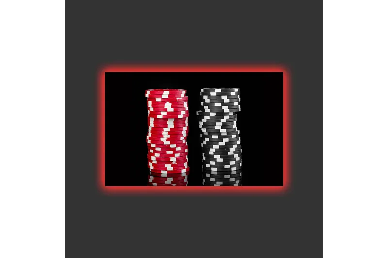 Canvastavla med LED-belysning - Staplar av pokerchips i röd och svart färg - Röd / Svart - Inredning & dekor - Tavlor & konst - Canvastavla
