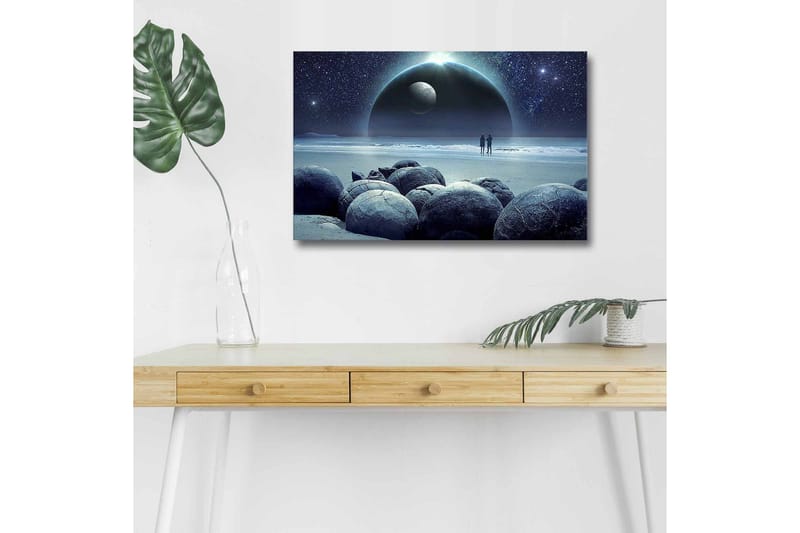 Canvastavla med LED-belysning - Stjärnklädd himmel med två silhuetter vid en strand och stora stenar i förgrunden - Mörkblå / Grå / Svart - Inredning & dekor - Tavlor & konst - Canvastavla