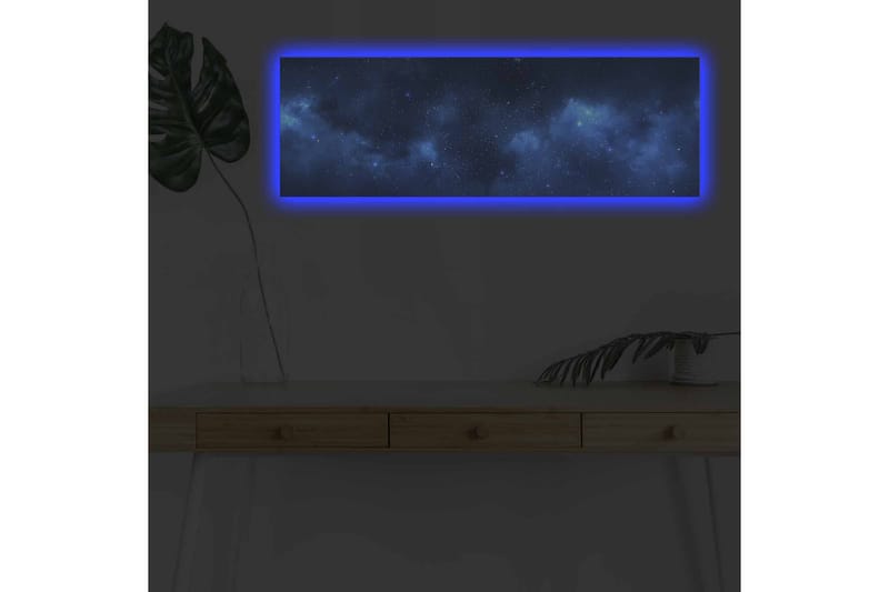 Canvastavla med LED-belysning - Stjärnspäckad natthimmel med mjuka molnformationer, Mörkblå / Ljusblå / Svart
