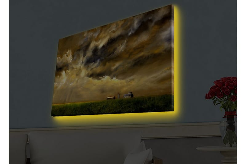 Canvastavla med LED-belysning - Storslagen landskapsvy med dramatiska moln och en gård i horisonten - Guld / Mörkblå / Grön - Inredning & dekor - Tavlor & konst - Canvastavla