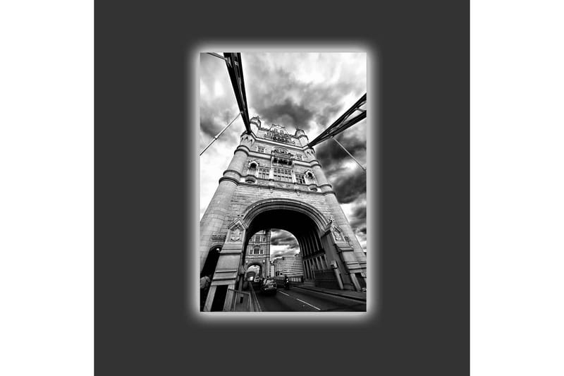Canvastavla med LED-belysning - Svartvit bild av Tower Bridge i London med dramatiska moln - Svart / Vitt / Grått - Inredning & dekor - Tavlor & konst - Canvastavla