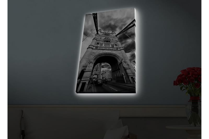 Canvastavla med LED-belysning - Svartvit bild av Tower Bridge i London med dramatiska moln - Svart / Vitt / Grått - Inredning & dekor - Tavlor & konst - Canvastavla