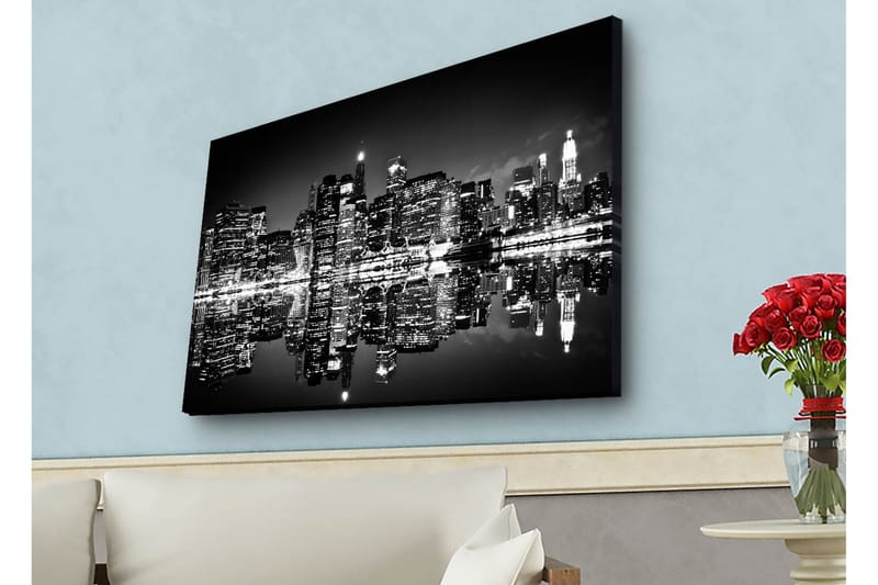 Canvastavla med LED-belysning - Svartvit stadssilhuett med reflektioner i vattenytan, Svart / Vitt / Grått