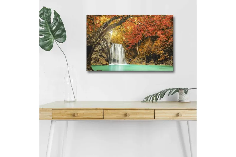 Canvastavla med LED-belysning - Vacker vattenfall omgiven av höstfärgade träd, Orange / Grön / Brun