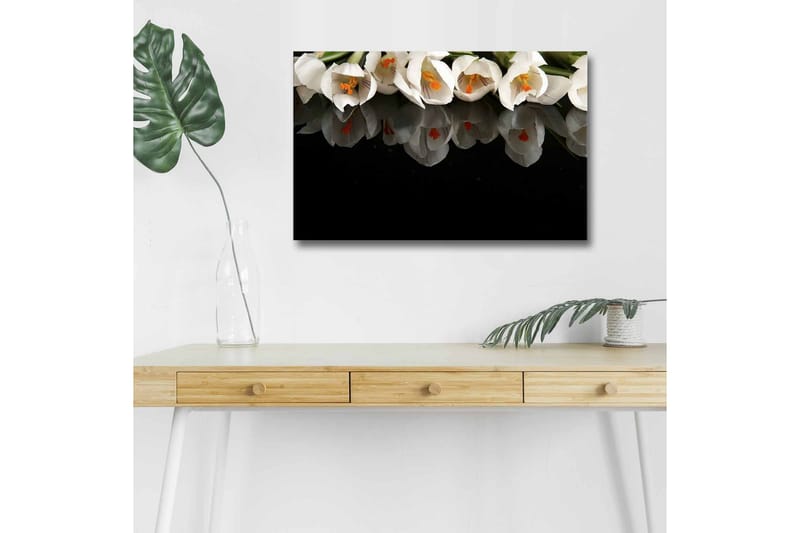 Canvastavla med LED-belysning - Vit blomsterbukett med reflektion på svart bakgrund - Vit / Orange / Grön - Inredning & dekor - Tavlor & konst - Canvastavla