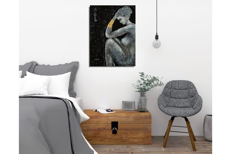 Canvastavla - Naken kvinna i en eftertänksam pose med en gyllene detalj på armen - Svart / Grå / Guld - Inredning & dekor - Tavlor & konst - Canvastavla