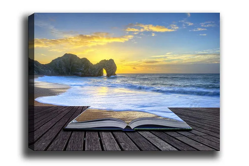 Canvastavla - Öppen bok med en strand och solnedgång i bakgrunden - Blå / Gyllene / Beige - Inredning & dekor - Tavlor & konst - Canvastavla