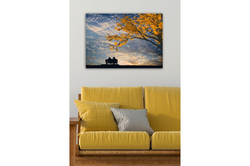 Canvastavla - Silhuett av ett par som sitter på en bänk under ett träd med gyllene höstlöv - Guld / Blå / Svart - Inredning & dekor - Tavlor & konst - Canvastavla