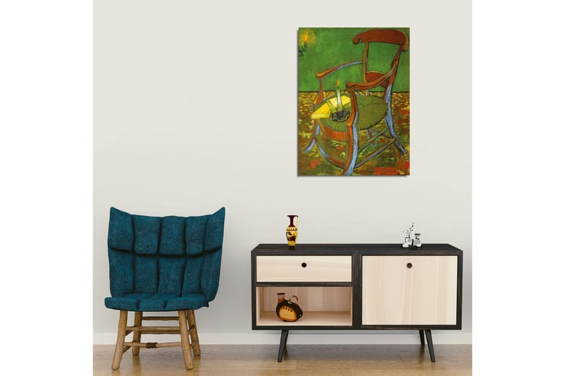 Canvastavla - Stående stol med en tänd ljusstake och en gul duk - Grön / Brun / Gul - Inredning & dekor - Tavlor & konst - Canvastavla