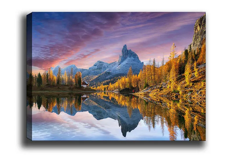 Canvastavla - Storslagen berglandskap med spegelbild i sjö, Guld / Blå / Grå