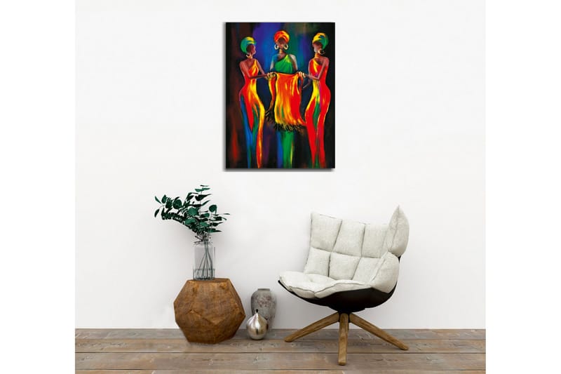 Canvastavla - Tre kvinnor i färgglada klänningar som håller ett tygstycke tillsammans - Röd / Gul / Grön - Inredning & dekor - Tavlor & konst - Canvastavla