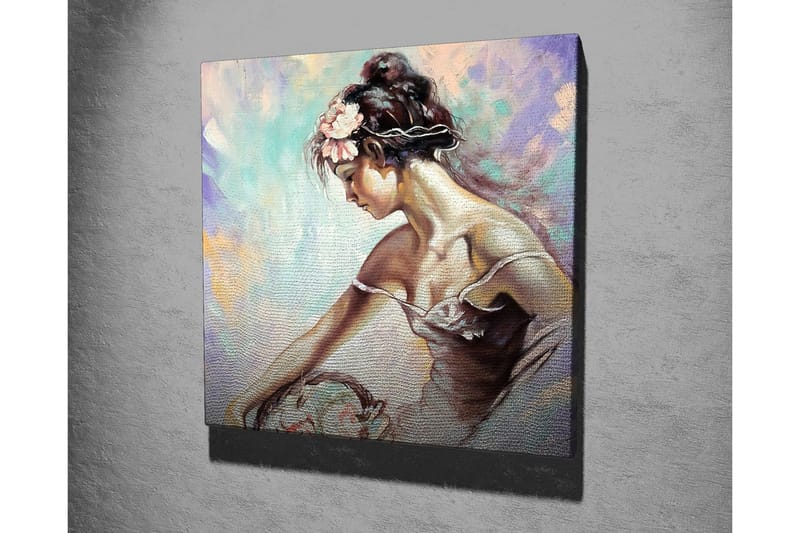 Canvastavla - Ung kvinna med blommor i håret som lutar sig över en korg - Ljusblå / Beige / Rosa - Inredning & dekor - Tavlor & konst - Canvastavla