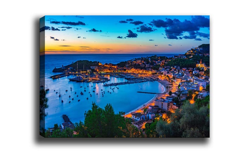 Canvastavla - Vacker kuststad vid skymning med båtar i hamnen, Blå / Orange / Grön