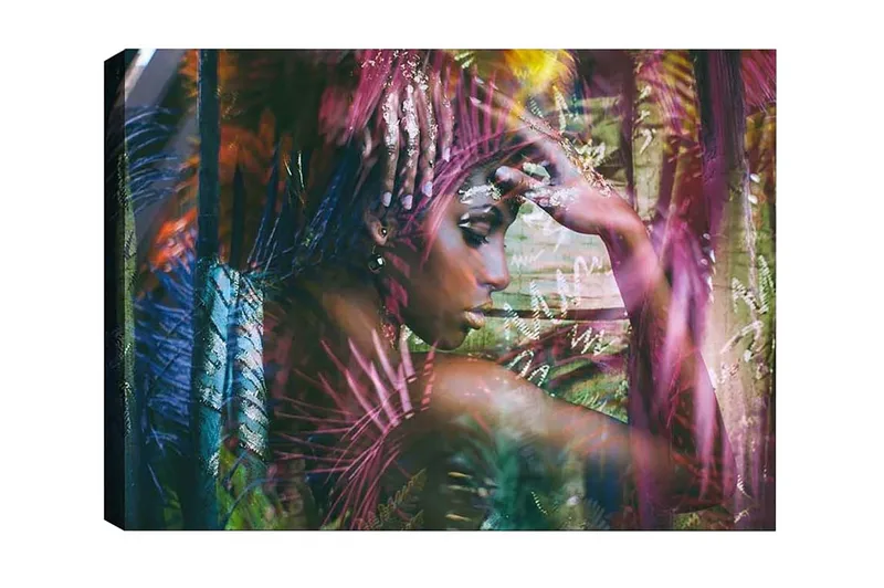 Canvastavla - Porträtt av en kvinna omgiven av färgglada växter - Grön / Rosa / Blå - Inredning & dekor - Tavlor & konst - Canvastavla