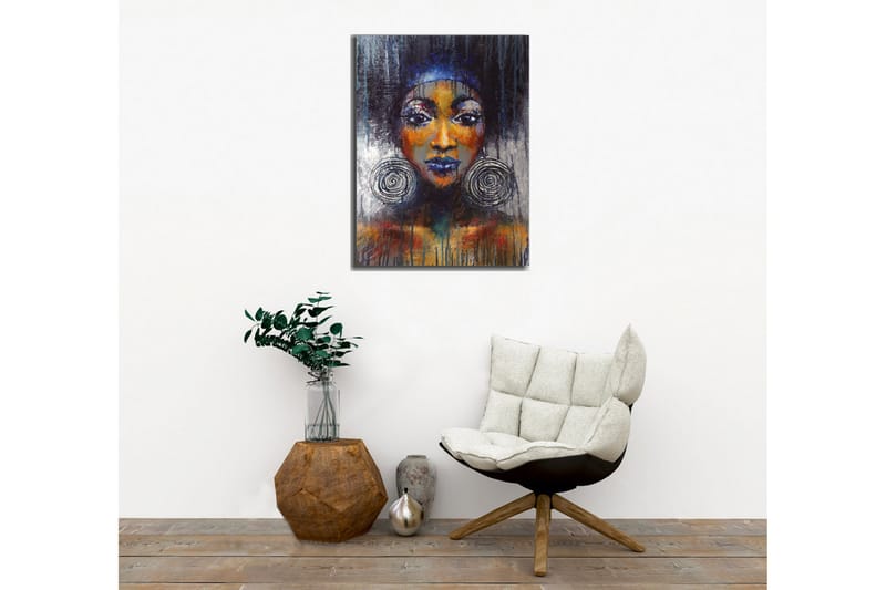 Canvastavla - Porträtt av en kvinna med stora örhängen och starka färger - Mörkblå / Orange / Svart - Inredning & dekor - Tavlor & konst - Canvastavla