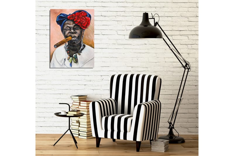 Canvastavla - Porträtt av en kvinna med cigarr och färgglad huvudbonad - Mörkblå / Röd / Hudton - Inredning & dekor - Tavlor & konst - Canvastavla