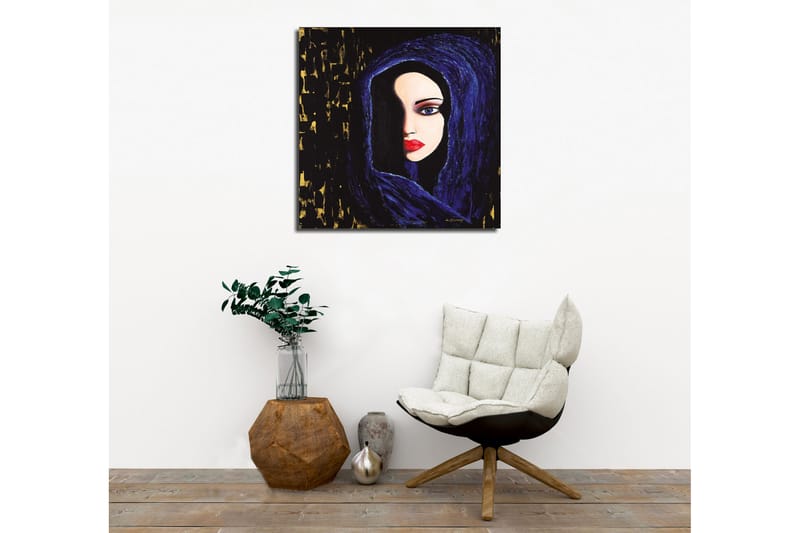 Canvastavla - Porträtt av en kvinna med en mystisk blick i en mörk huva - Mörkblå / Svart / Röd - Inredning & dekor - Tavlor & konst - Canvastavla