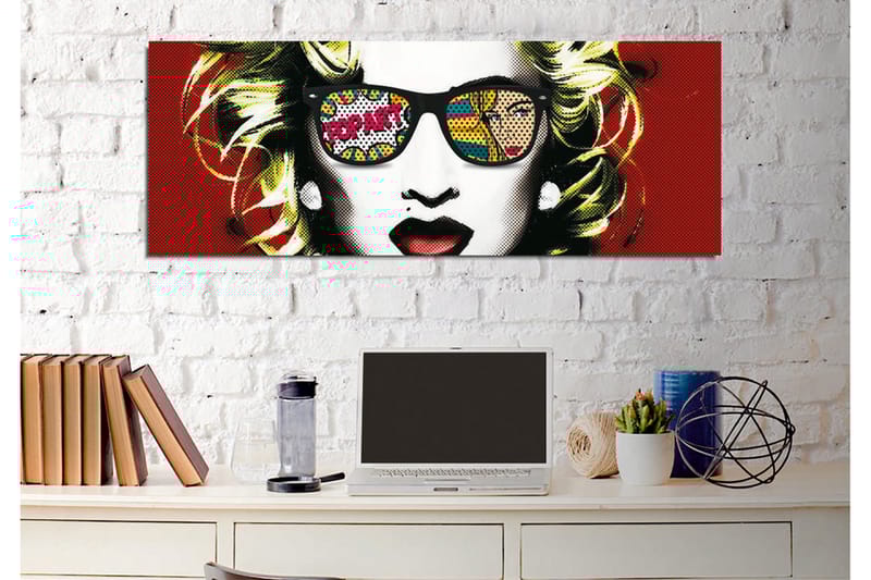 Canvastavla - Porträtt av en kvinna med solglasögon och popkonstmotiv i reflektionerna - Röd / Svart / Gul - Inredning & dekor - Tavlor & konst - Canvastavla