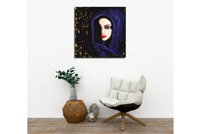 Canvastavla - Porträtt av en kvinna med en mystisk blick i en mörk huva - Mörkblå / Svart / Röd - Inredning & dekor - Tavlor & konst - Canvastavla