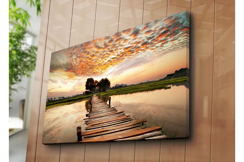 Stor Canvastavla 100x70 cm - Vacker solnedgång över en träbro som sträcker sig över stilla vatten - Orange / Grön / Brun - Inredning & dekor - Tavlor & konst - Canvastavla