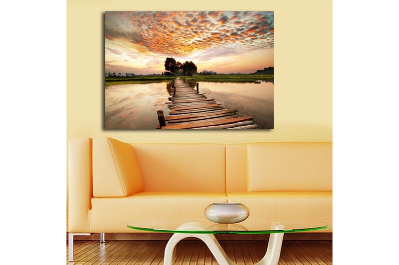 Stor Canvastavla 100x70 cm - Vacker solnedgång över en träbro som sträcker sig över stilla vatten - Orange / Grön / Brun - Inredning & dekor - Tavlor & konst - Canvastavla