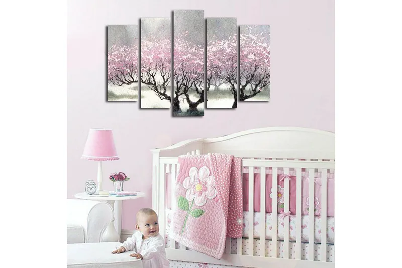 Stor Canvastavla i 5 delar 105x70 cm - Blommande körsbärsträd i en drömlik landskapsscen - Rosa / Grå / Svart - Inredning & dekor - Tavlor & konst - Canvastavla