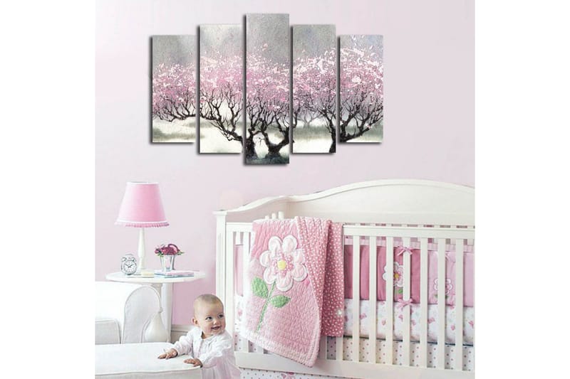 Stor Canvastavla i 5 delar 105x70 cm - Blommande körsbärsträd i en drömlik landskapsscen - Rosa / Grå / Svart - Inredning & dekor - Tavlor & konst - Canvastavla