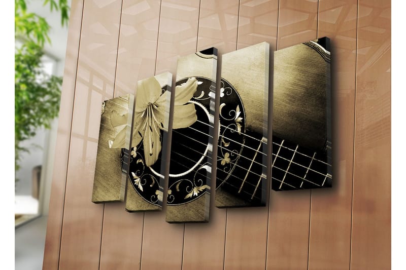 Stor Canvastavla i 5 delar 105x70 cm - Gitarr med en blomma som accentuerar instrumentets detaljer - Guld / Svart / Beige - Inredning & dekor - Tavlor & konst - Canvastavla