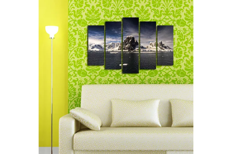 Stor Canvastavla i 5 delar 105x70 cm - Imponerande fjälllandskap med snöklädda toppar och spegelblanka vattenytor - Vit / Mörkblå / Grå - Inredning & dekor - Tavlor & konst - Canvastavla